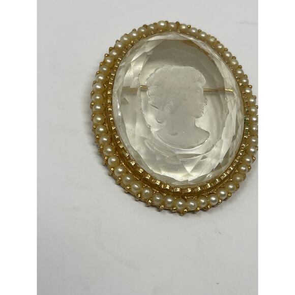 Vintage Micro Pearl & Lucite Etched Clear Cameo Gold Brooch - Picture 4 of 10